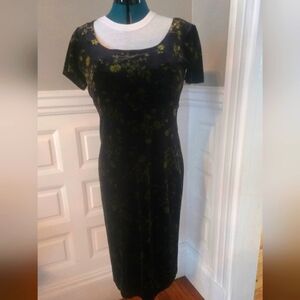 Maggie london stretchy velvet pull on dress size medium